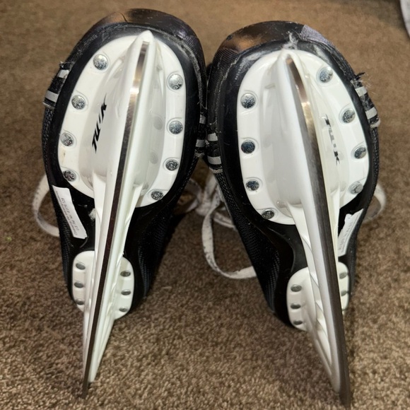 Bauer Tuuk One 05 Supreme Ice Hockey Skates Youth Size 5R Gear Equipment Used PO - Picture 5 of 12